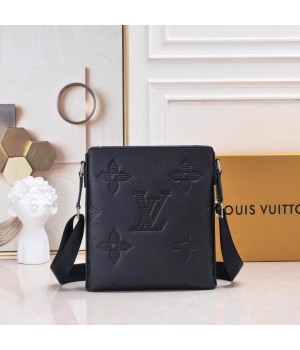 Louis Vuitton Bags Men LV Messenger bag 0109-3 26X28X5.5cm XM