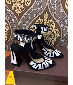 Louis Vuttion Heartbeat Pump in Black (SZ2027-030632 )