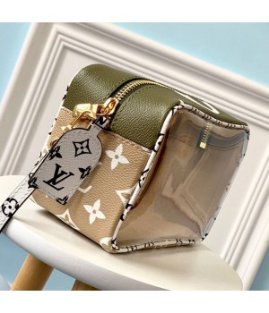Louis Vuitton Beach Pouch in Monogram Canvas and PVC M67610 White / Khaki 2019 (LVSJ-9041203 )