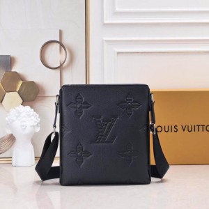 Louis Vuitton Bags Men LV Messenger bag 0109-3 26X28X5.5cm XM