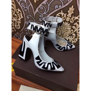 Louis Vuttion Heartbeat Pump in White (SZ2027-030631 )