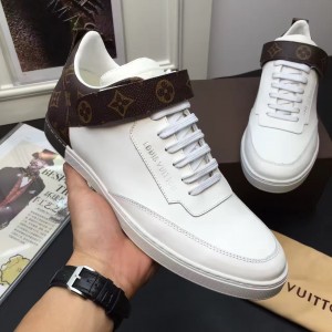 Louis Vuitton Men's Leather Sneaker White 2017 (K2100-7061716 )