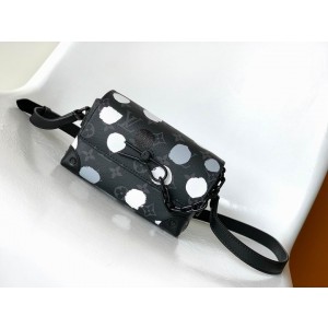 Louis Vuitton Bags Men LV Messenger bag M81935 18X11X6.5cm WP